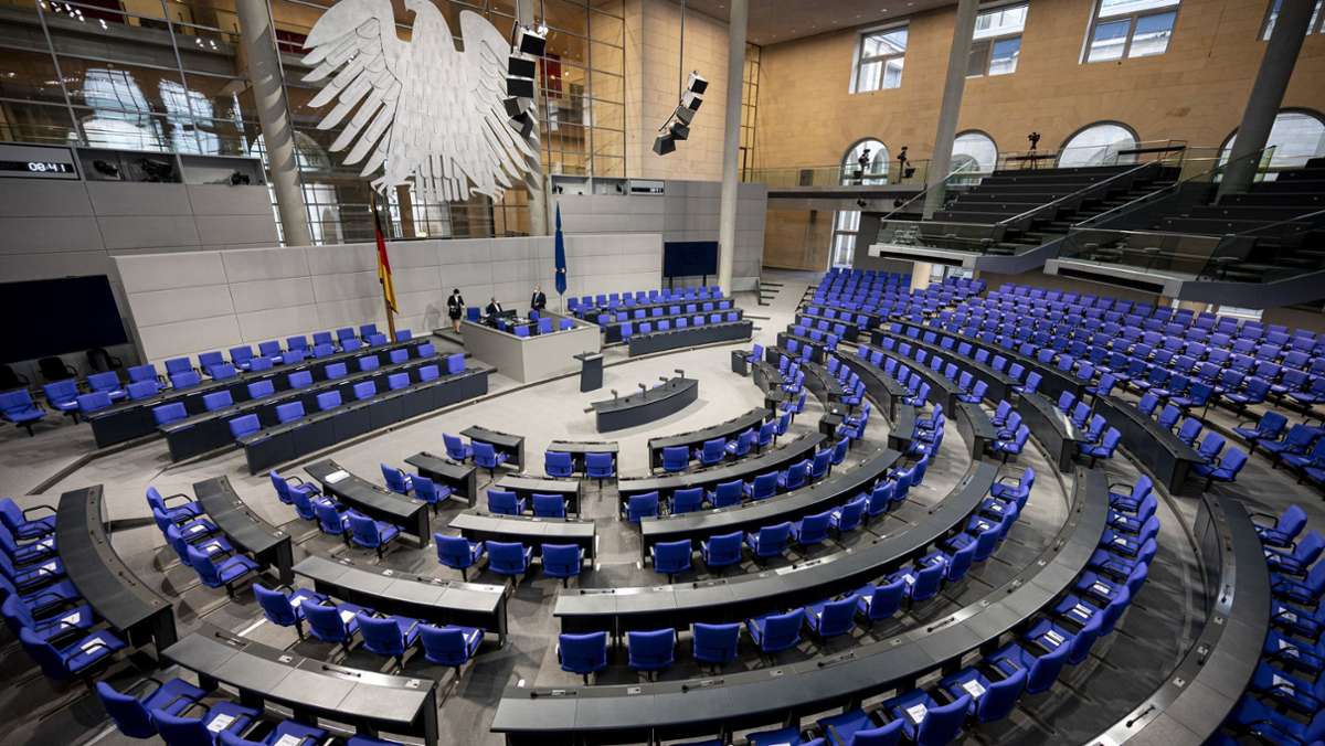  Der Bundestag beschließt die Elterngeldreform. Darin werden auch Frühchen bedacht. Die Änderungen tragen Spitzenverdiener mit, die Einkommensgrenze ihres Elterngeldanspruchs wurde heruntergesetzt. 