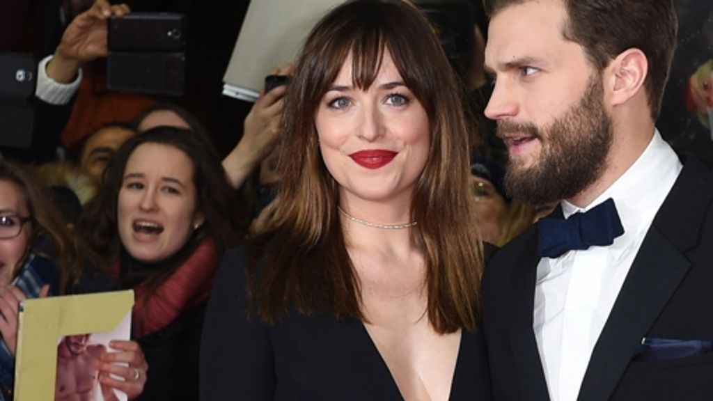  Bei den Kritiker hat es Fifty Shades of Grey schwer, am roten Teppich der Berlinale wollte der Kreischalarm dagegen kein Ende finden, als die Hauptdarsteller Jamie Dornan und Dakota Johnson zur Weltpremiere schritten. 