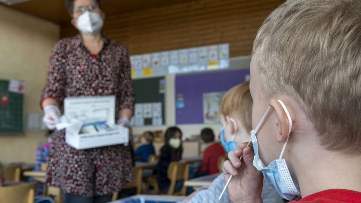 Psyche von Kindern und Jugendlichen: Ärztinnen fordern Rückkehr aller Schulklassen