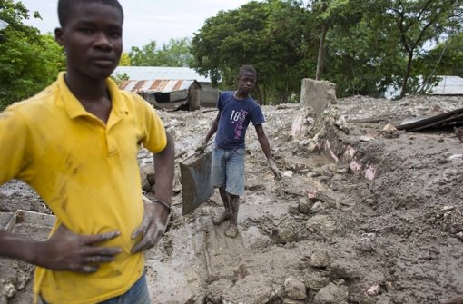 Aufräumen nach Wirbelsturm „Erika“ auf Haiti Foto: AP