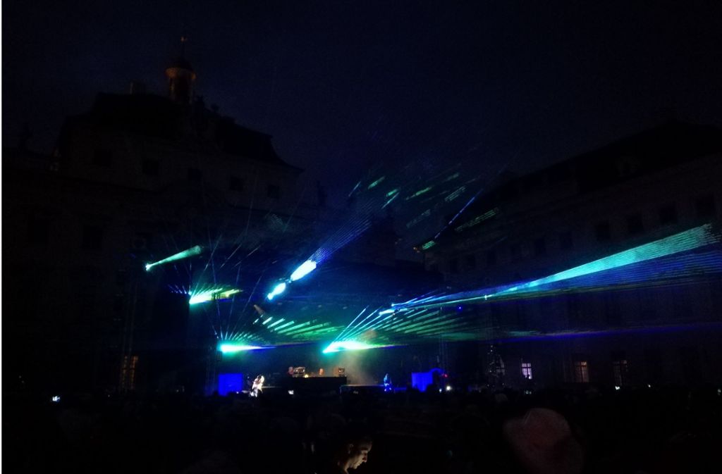Voll laser: Auch von der Bühne aus gab es Lichtstrahlen.