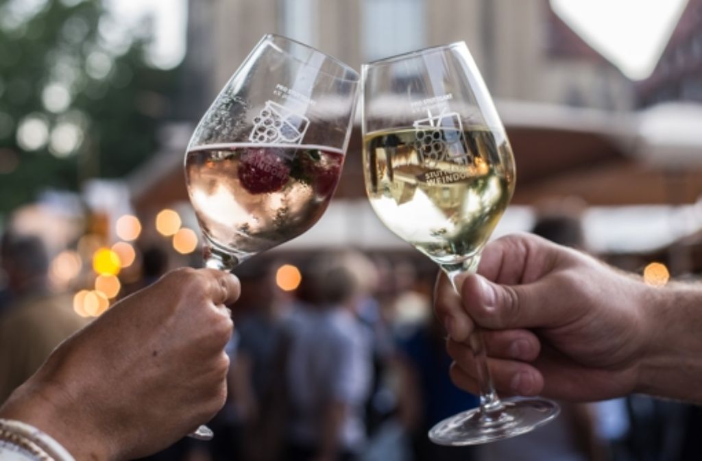 24. August bis 4. September: 40. Stuttgarter Weindorf –  In Lauben auf dem Markt- und dem Schillerplatz gibt es ausgewählte Weine in gemütlicher Atmosphäre. In diesem Jahr zum 40. Mal.