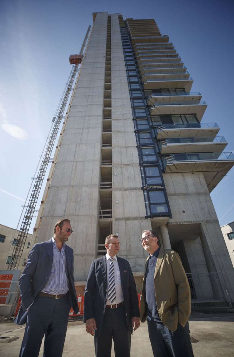 Hermann Stegschuster (Consult), Jürgen Kutz (Adler Group) und Tower-Architekt Jörg Wolf (von links)