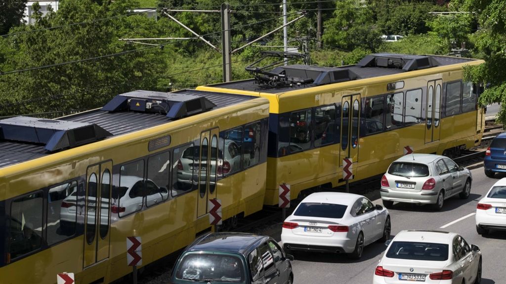 Diskussion in Bad Cannstatt: Mehr Busse und Bahnen gefordert