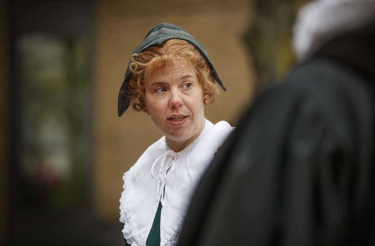 Stephanie Lauppe verkörpert Margaretha Maicklerin, die im 17. Jahrhundert in Fellbach lebte.