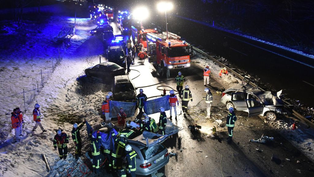  In Baden-Württemberg ist ein bundesweit einzigartiges Pilotprojekt gestartet: Nach schweren Unfällen mit Geisterfahrern soll eine neue Fahrbahnmarkierung Unfälle durch Falschfahrer verhindern. 