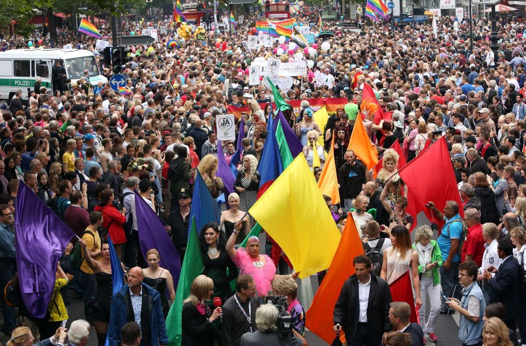 Tausende Menschen versammelten sich in Freiburg zum Christopher Street Day (Symbolbild). Foto: AFP