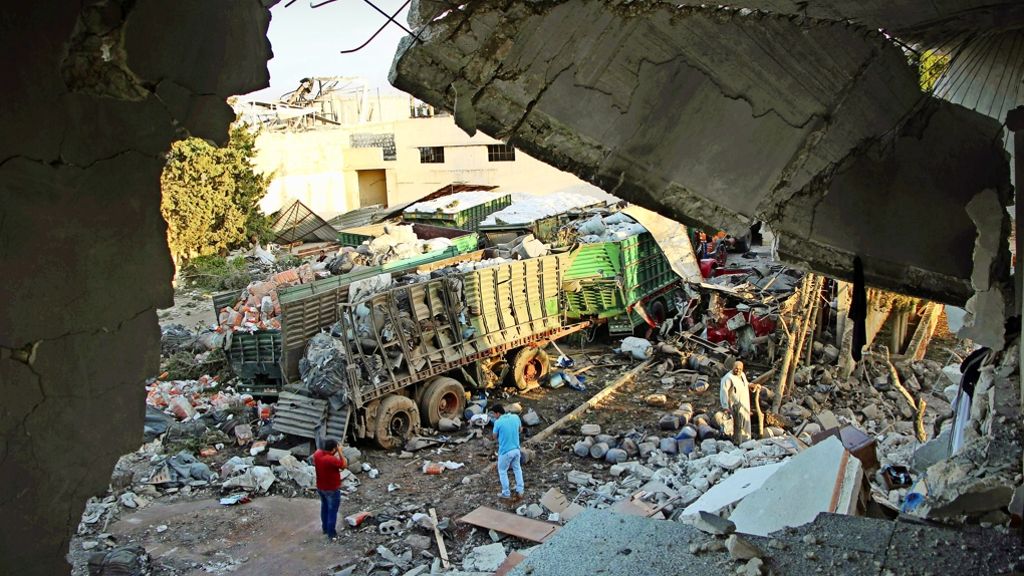Luftangriffe in Syrien: Konvoi mit humanitären Gütern bombardiert