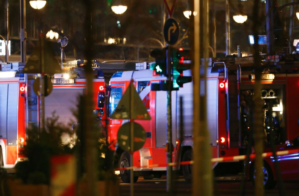 Ob der Vorfall einen terroristischen Hintergrund hat, war zunächst offen. Der Vorfall hat Berlin und Deutschland schockiert.
