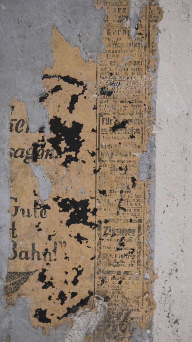 Und auch alte Zeitungen kamen beim Rückbau an den Wänden des Hauses aus dem Jahr 1916 zum Vorschein.