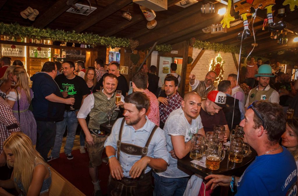 Die Mallorca-Party im Festzelt „Zum Wasenwirt“ sorgte am Ostermontag für ausgelassene Stimmung.