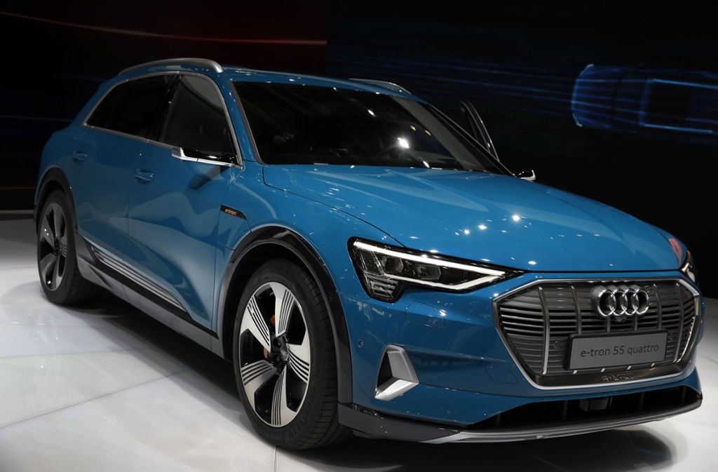 Die VW-Tochter Audi zeigt ihren neuen „e-tron 55“ auf dem Autosalon in Paris.