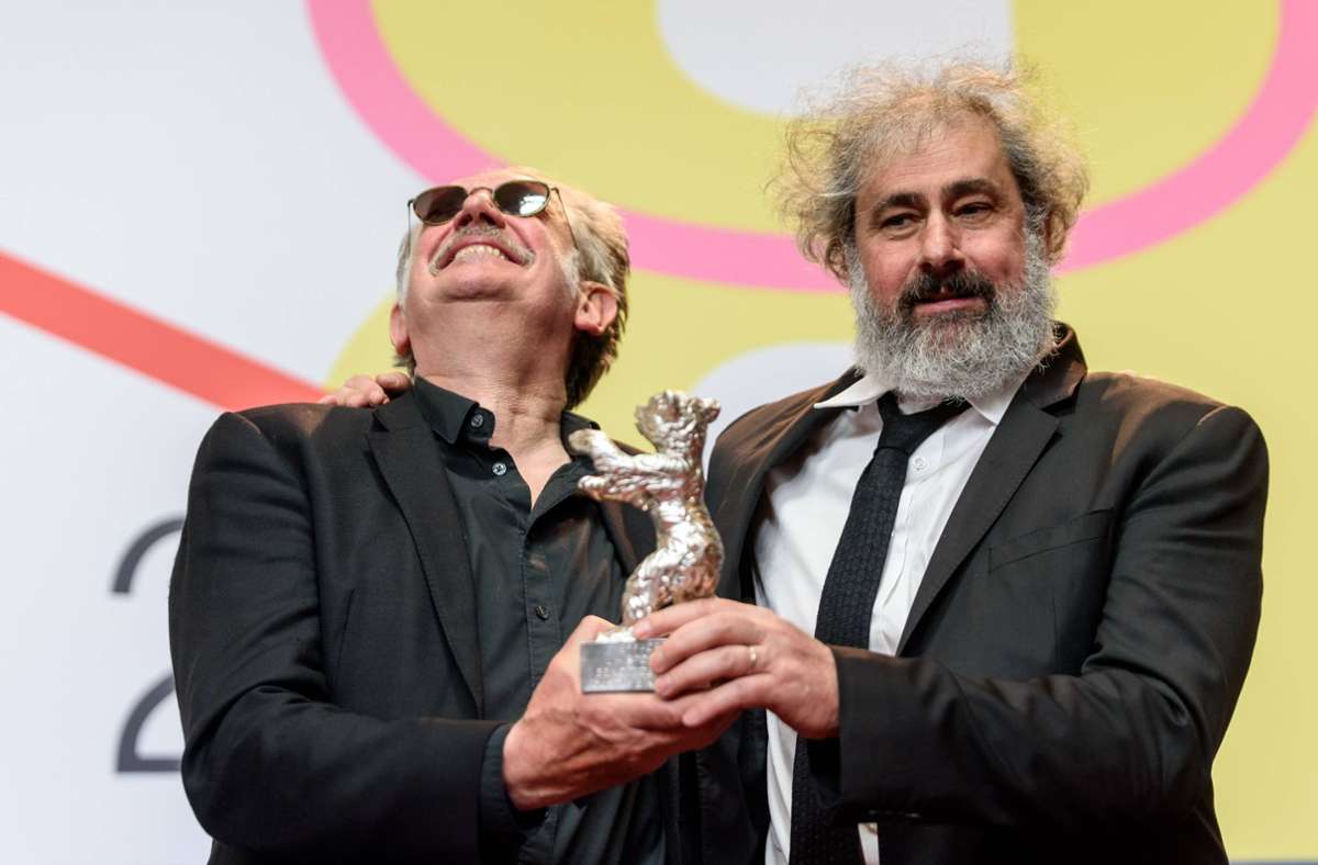 Gustave Kervern (rechts) und Benoît Delépine 2020 mit ihrem Silbernen Berlinale-Bären
