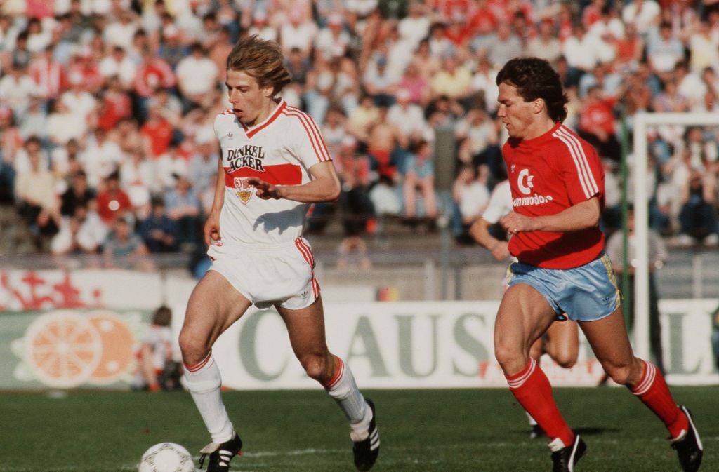 Jürgen Klinsmann – der legendäre Torjäger des VfB Stuttgart erzielte 79 Treffer für die Weiß-Roten (hier im Duell mit Lothar Matthäus, FC Bayern München).