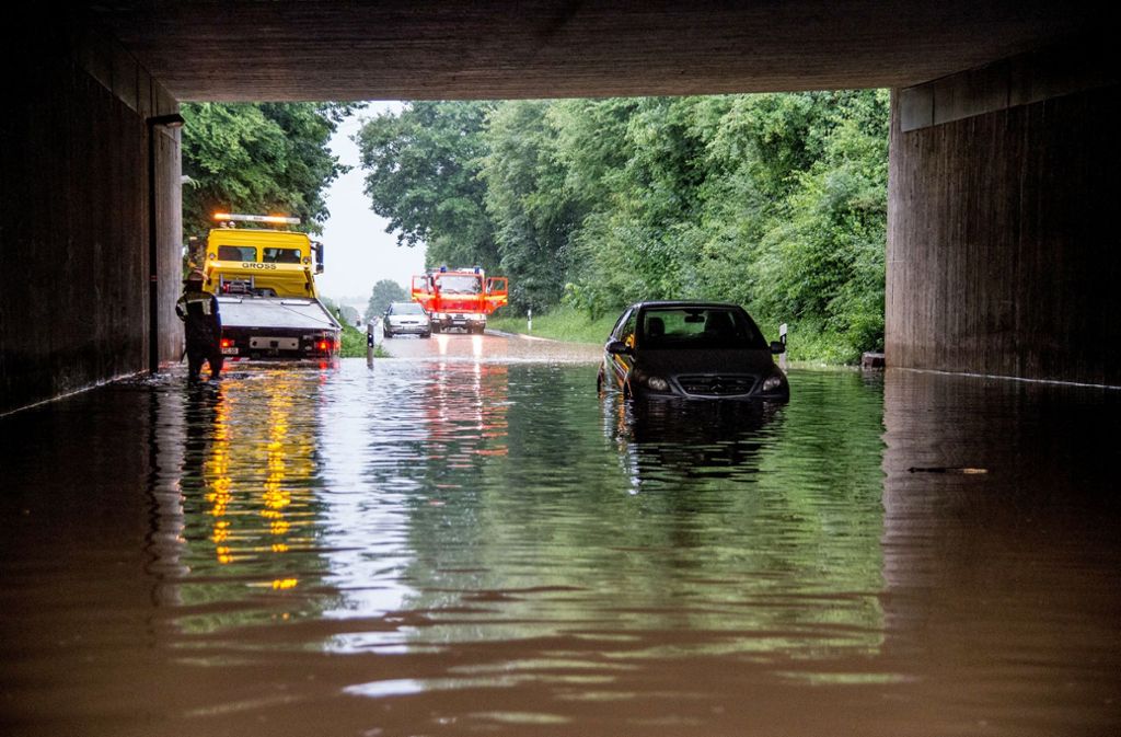 In Kirchheim unter Teck im Landkreis Esslingen hat das Unwetter starke Schäden angerichtet: Straßen wurden überflutet und Keller liefen voll.