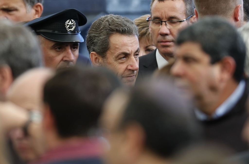 Nicolas Sarkozy, ehemaliger französischer Präsident, wohnte der Trauerfeier bei.