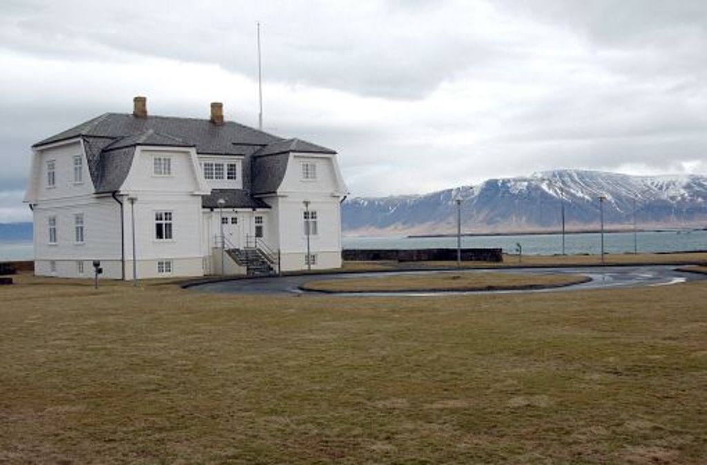 Blick auf das Hofdi-Haus am Rande isländischen Hauptstadt Reykjavik, aufgenommen am 19.03.2005. An diesem Ort trafen sich im Oktober 1986 die Präsidenten der Vereinigten Staaten und der Sowjetunion, Reagan und Gorbatschow, um Fragen der Abrüstung zu erörtern.