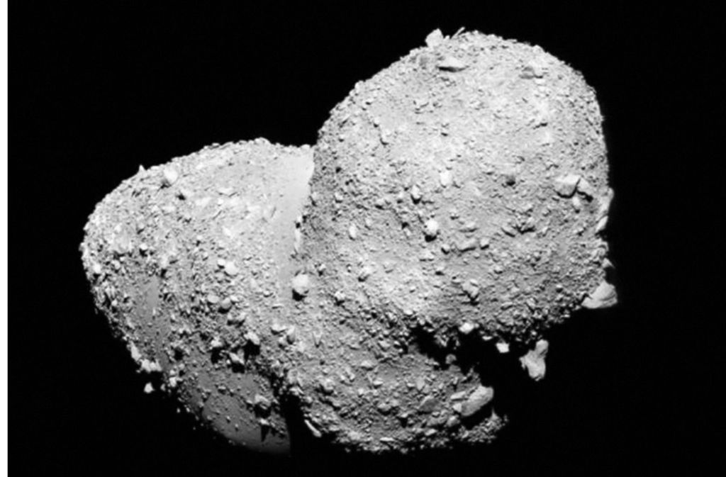 Der Asteroid Ryugu misst etwa einen Kilometer Durchmesser und besteht aus rund 4,5 Milliarden altem Material.