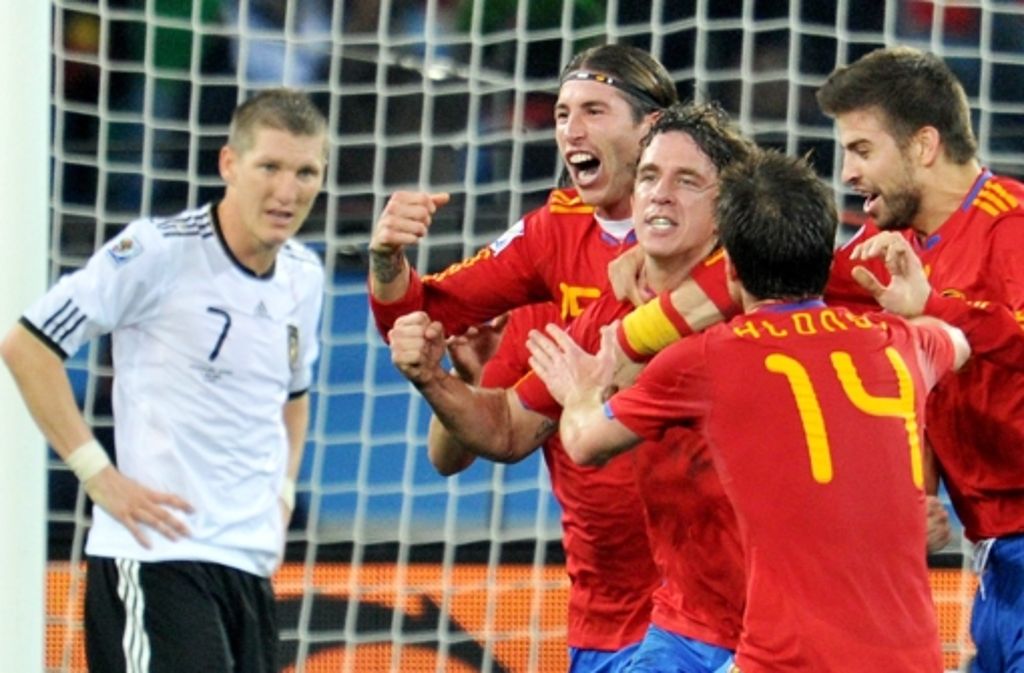 2014 soll endlich ein Triumph mit der Nationalmannschaft gelingen – zweite, dritte und vierte Plätze (im Bild das Ausscheiden bei der WM 2010 im Halbfinale gegen Spanien) hat Schweinsteiger wahrscheinlich satt.