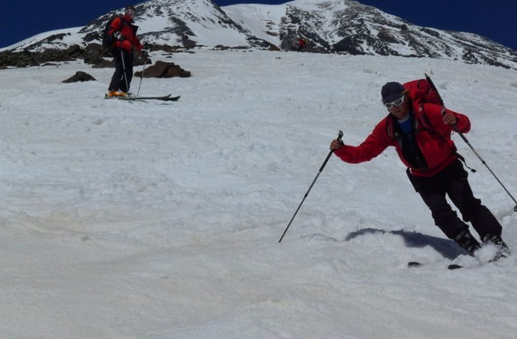 Frühjahr 2013: Andy Holzer fährt den Berg Ararat in Ostanatolien nahe der Grenze zu Armenien und dem Iran herunter. Mit 5137 Metern ist er der höchste Berg auf dem Gebiet der Türkei.