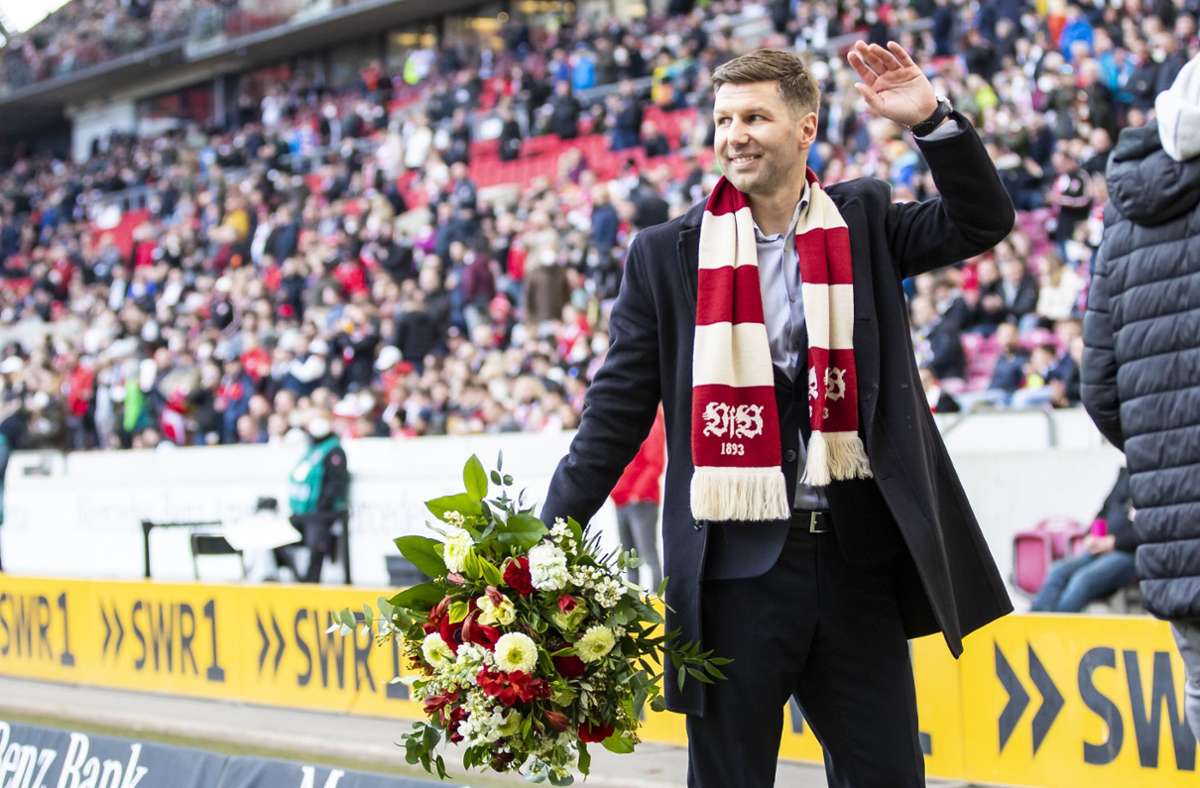 Am 19. März verabschiedet sich Thomas Hitzlsperger in der Mercedes-Benz-Arena von den Fans des VfB Stuttgart. Der Meisterspieler von 2007 war 2016 als Funktionär zum VfB zurückgekehrt. Zunächst in beratender Funktion. Dann wurde er Nachwuchschef, Sportvorstand und Vorstandsvorsitzender. Sein Vertrag endet, darauf hat man sich geeinigt, vorzeitig am 31. März.