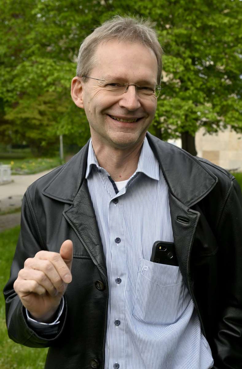 Einer der ehemaligen Schüler des ESG ist Professor Felix Huber, er ist Leiter des Deutschen Raumfahrt-Kontrollzentrums in Oberpfaffenhofen.