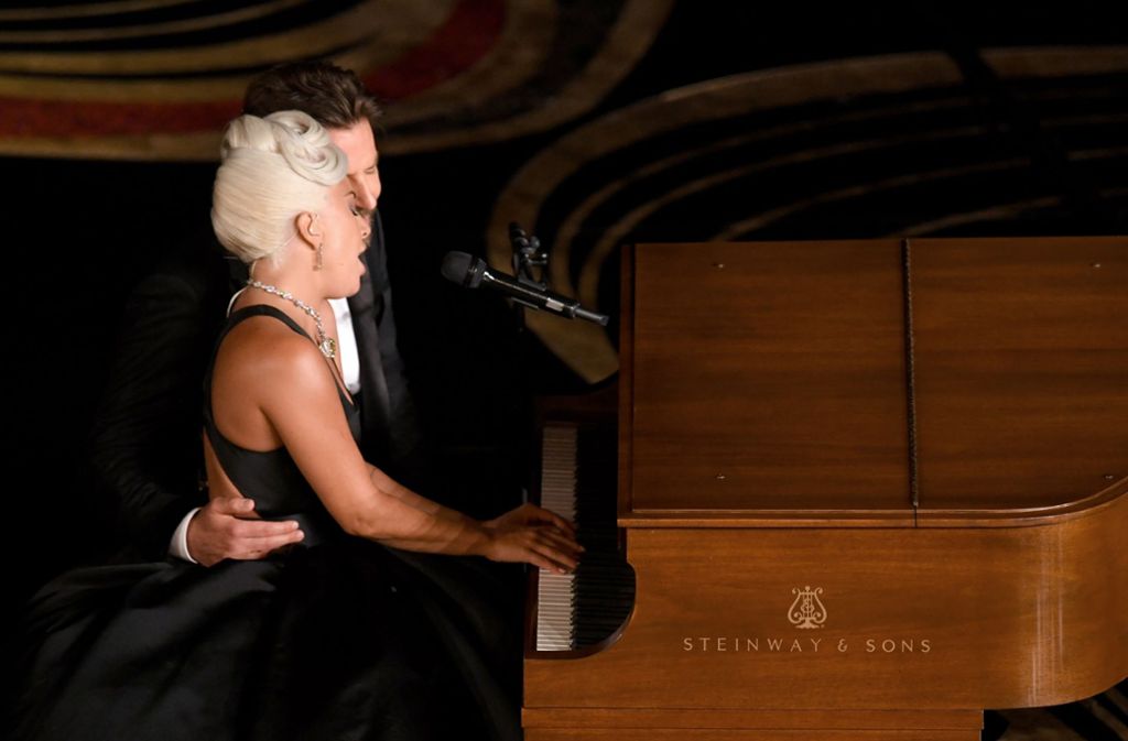 Inniger Moment bei den Oscars: Lady Gaga und Bradley Cooper singen „Shallow“.