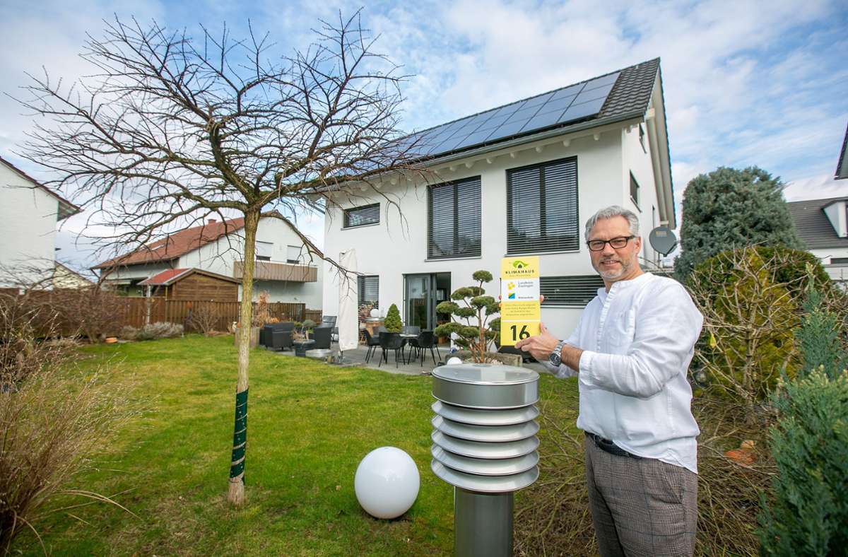 Für sein Wohngebäude hat Konrad Matheis das Gütesiegel „Klimahaus Baden-Württemberg“ erhalten.