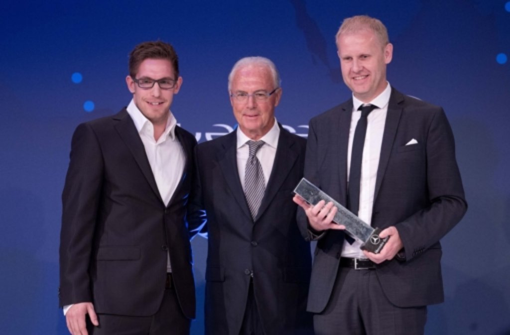 Franz Beckenbauer (Mitte) war auch bei der Verleihung des Laureus Medien Preises zu Gast.