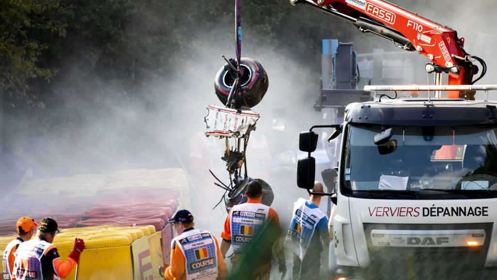 Formel 2 in Spa-Francorchamps: Rennabbruch nach schweren Unfall