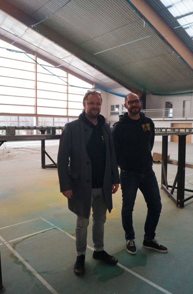 Mitgesellschafter Martin Hesse und Betriebsleiter Matze König in der kleineren Anbauhalle – dieser Teil der Sprungbude wird erst zum 1. März 2019 eröffnen.