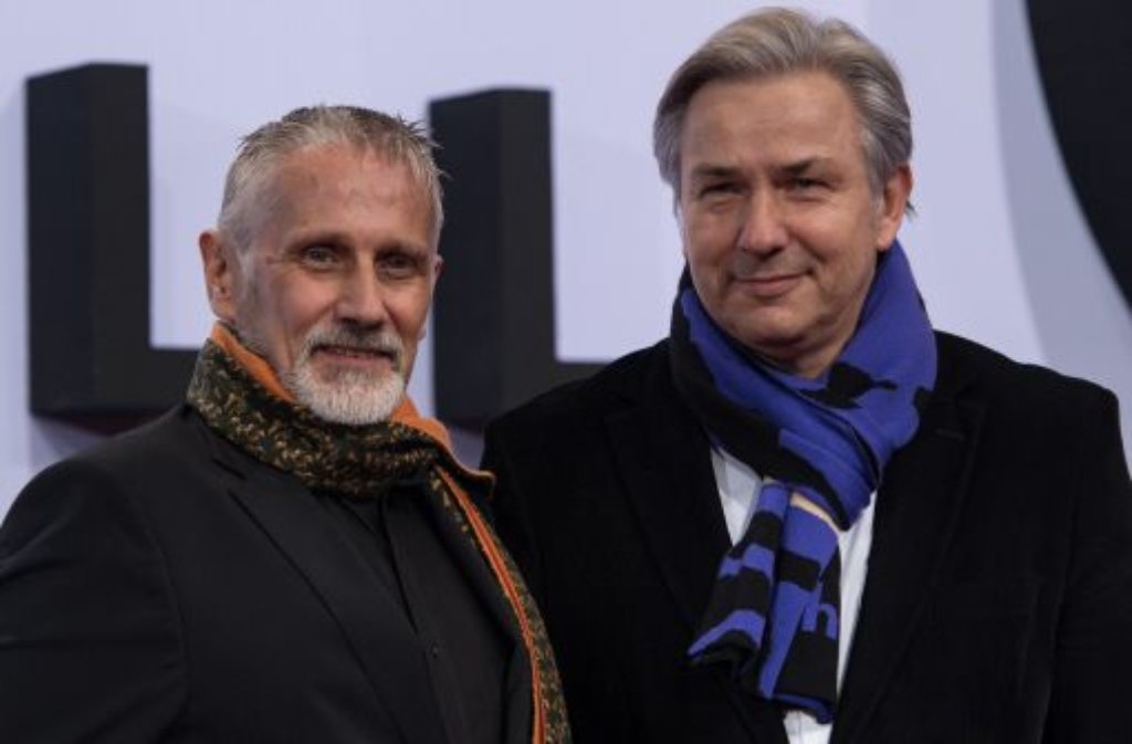 Berlins Regierender Bürgermeister Klaus Wowereit (rechts) ließ sich die Bond-Premiere nicht entgehen und brachte seinen Lebensgefährten Jörn Kubicki mit.