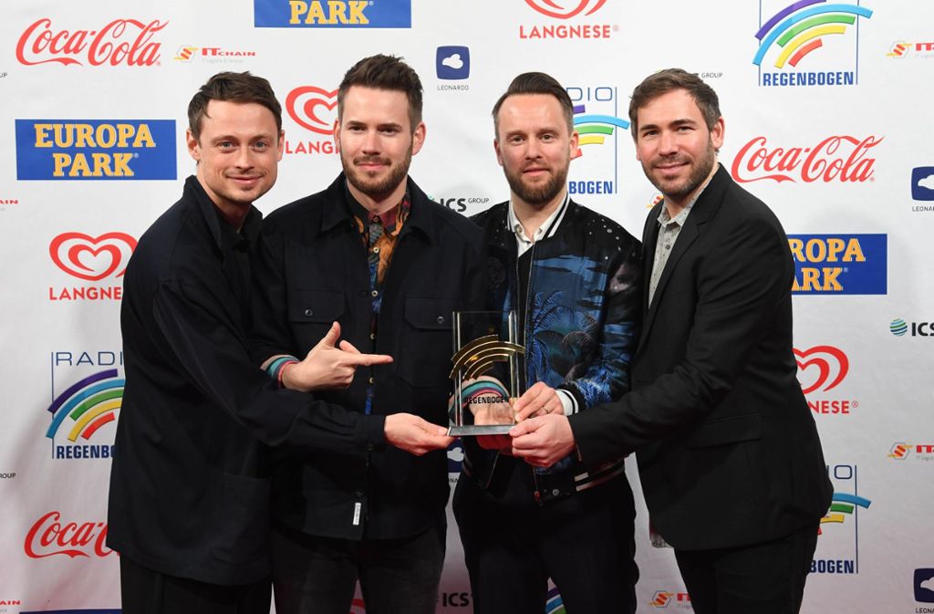 Die Band «Revolverheld», Jakob Sinn (l-r), Johannes Strate, Kristoffer Hünecke und Niels Kristian Hansen, Preisträger Band National 2018.