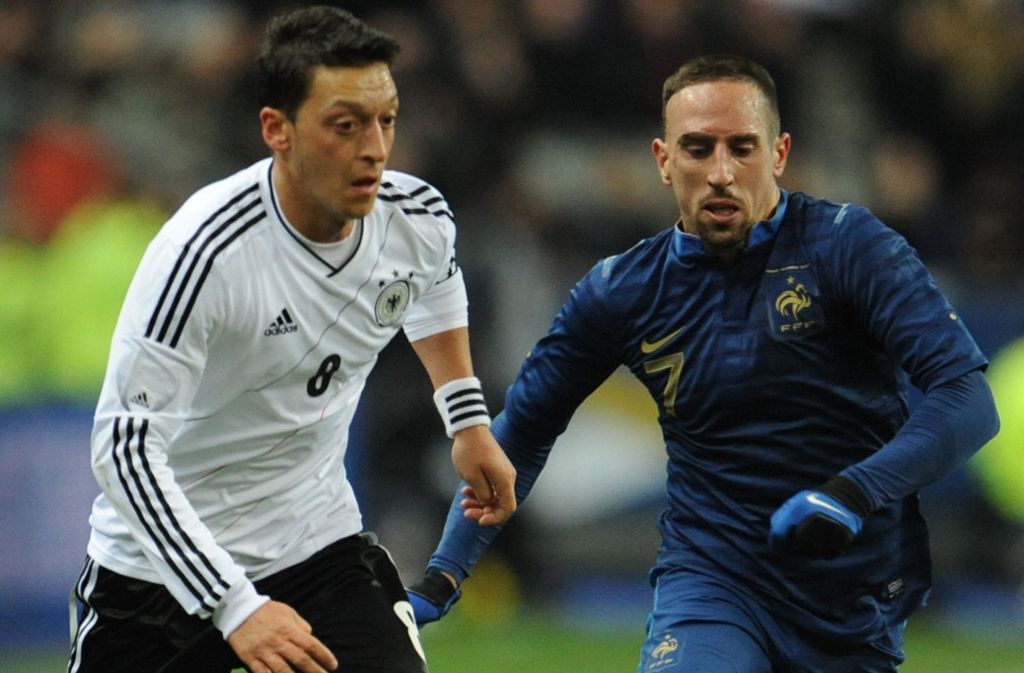 Thema der Debatte: Mesut Özil (links) und Franck Ribéry – hier ein Bild aus dem Jahr 2013 Foto: dpa