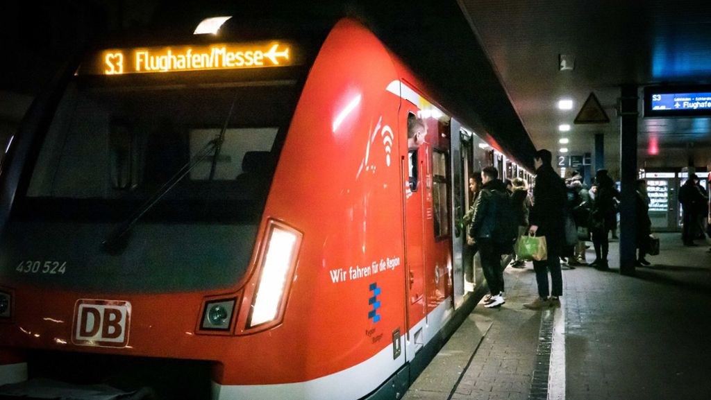 S-Bahn nach Filderstadt: Fahrgast mit Küchenmesser bedroht – Festnahme in Vaihingen