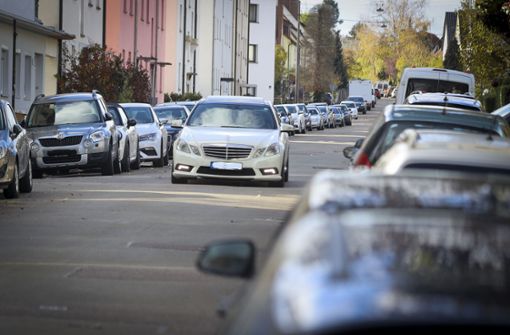 Zugeparkte Straßen und suchende Autofahrer: Das soll es in Ludwigsburg nicht mehr geben. Foto: factum/Simon Granville