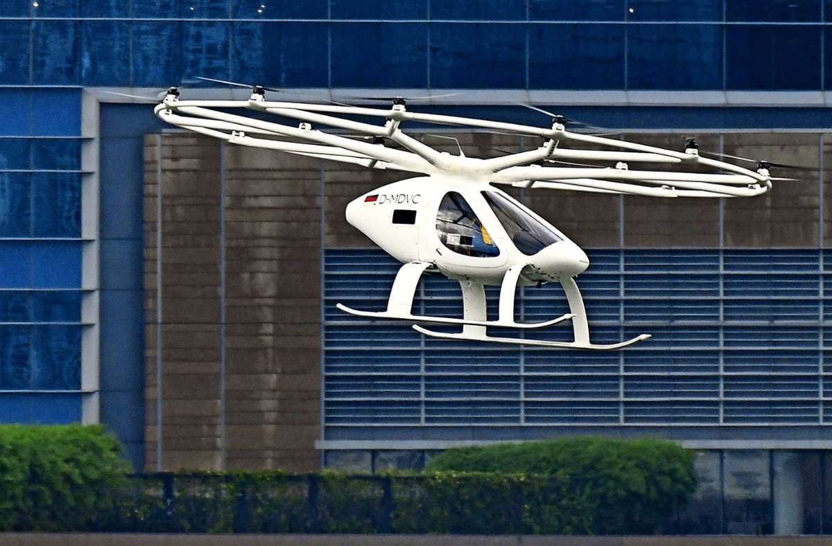 Ein Volocopter fliegt in Singapur. Mit ihren internationalen Auftritten hat sich das Startup bereits einen Namen gemacht.