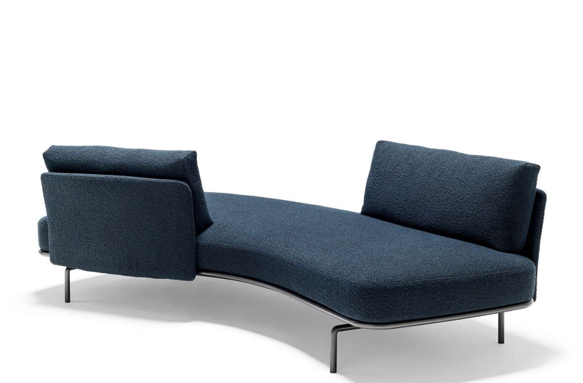 Und hier ein blaues Sofa von Piero Lissoni für Knoll.