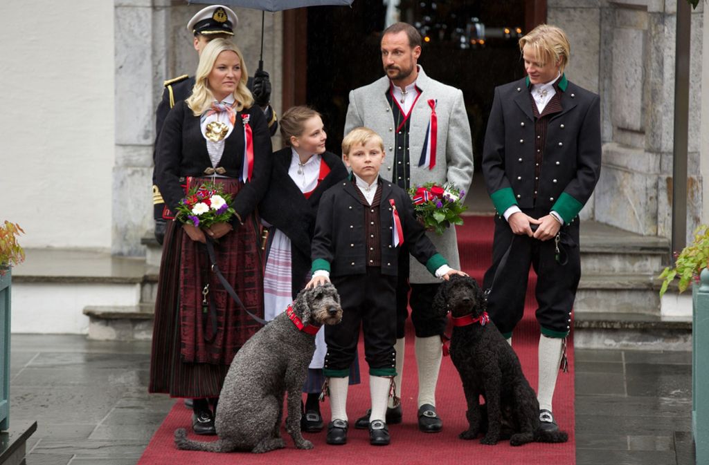 Royales Patchwork in Norwegen: Kronprinz Haakon mit seiner Frau Mette-Marit, deren Sohn Marius, Prinzessin Ingrid und Prinz Sverre Magnus.