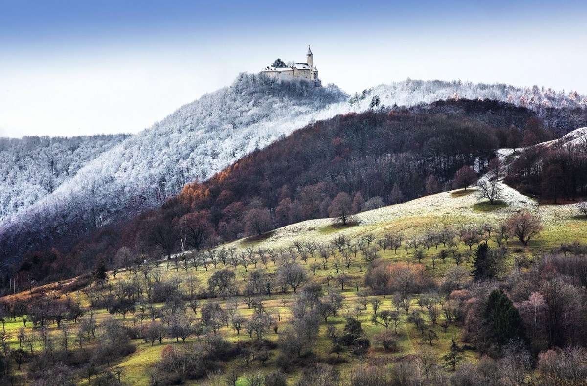 Die Schwäbische Alb ist auch im Winter ideales Terrain für Wanderungen. (Archivfoto)