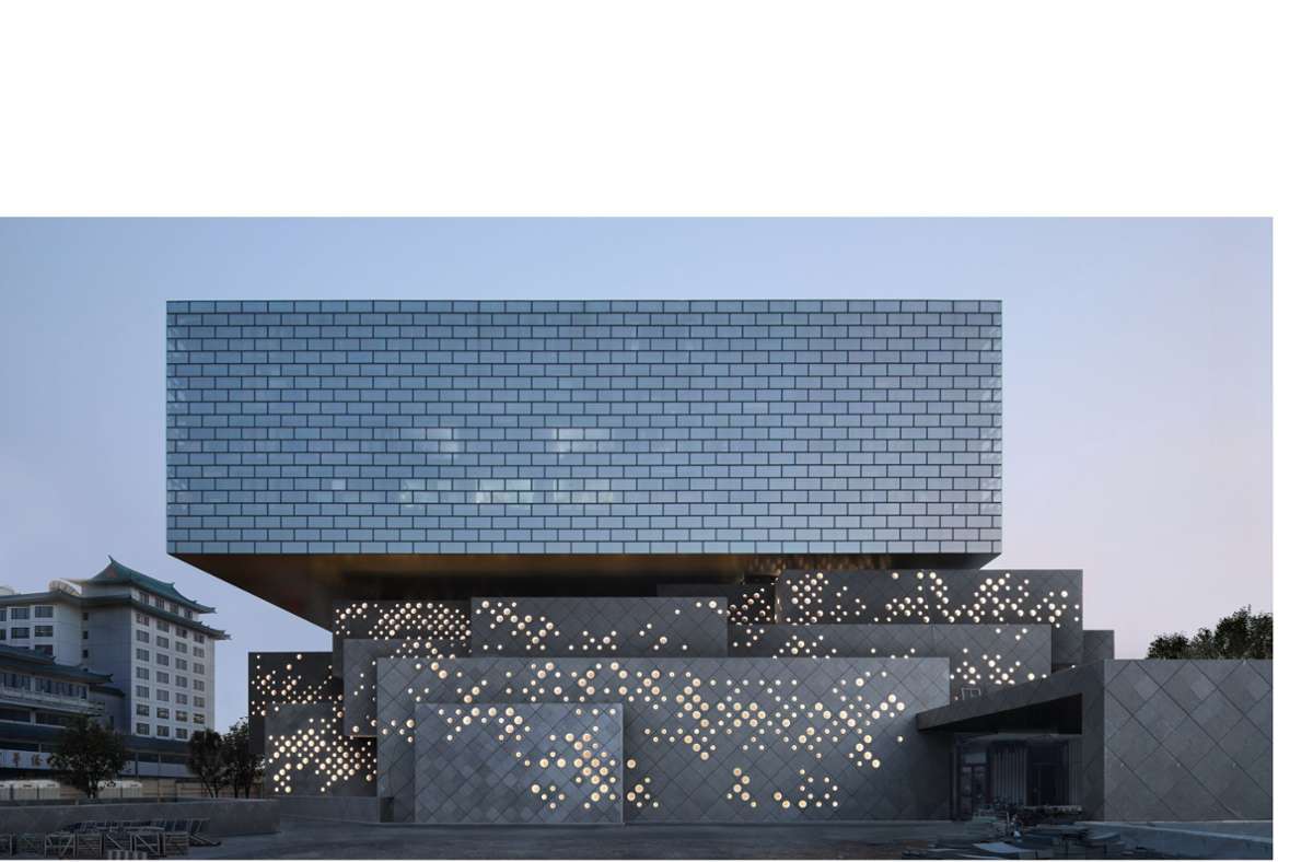„Guardian Art Center“ in Beijing, China (2011), ein Hybrid aus Kunst, Kultur, Event und Lifestyle, der die vielschichtigen, sich überschneidenden Realitäten der zeitgenössischen Kunstwelt verkörpern soll.