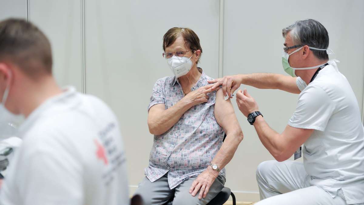 Coronavirus in Baden-Württemberg: Land bittet Impfwillige schriftlich um Geduld