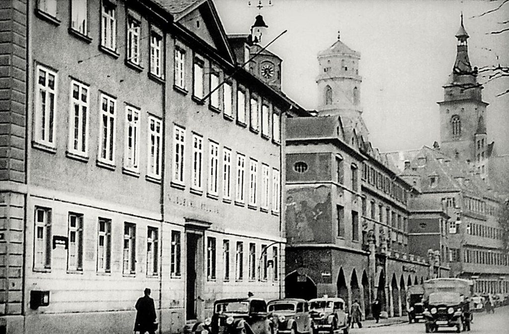 Der Widerständler Anton Hummler saß im Hotel Silber ein. Das Bild zeigt die Dorotheenstraße 6 und die Markthalle. Das Hotel Silber befand sich in der Dorotheenstraße 10.