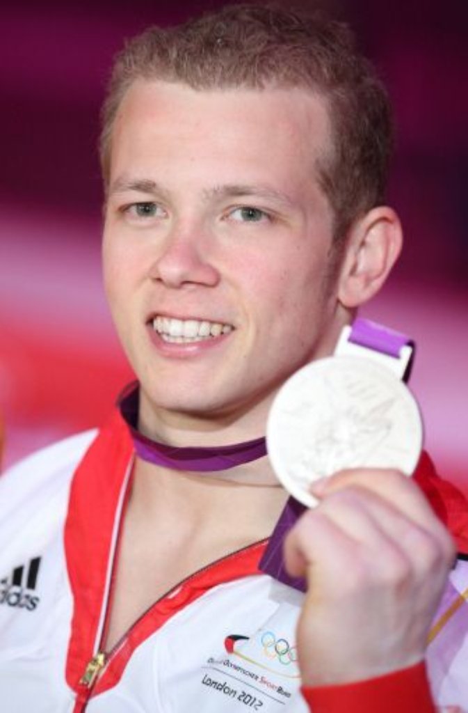 Fabian Hambüchen hat bei den Olympischen Spielen die Silbermedaille am Reck gewonnen. Hambüchen wurde am ...