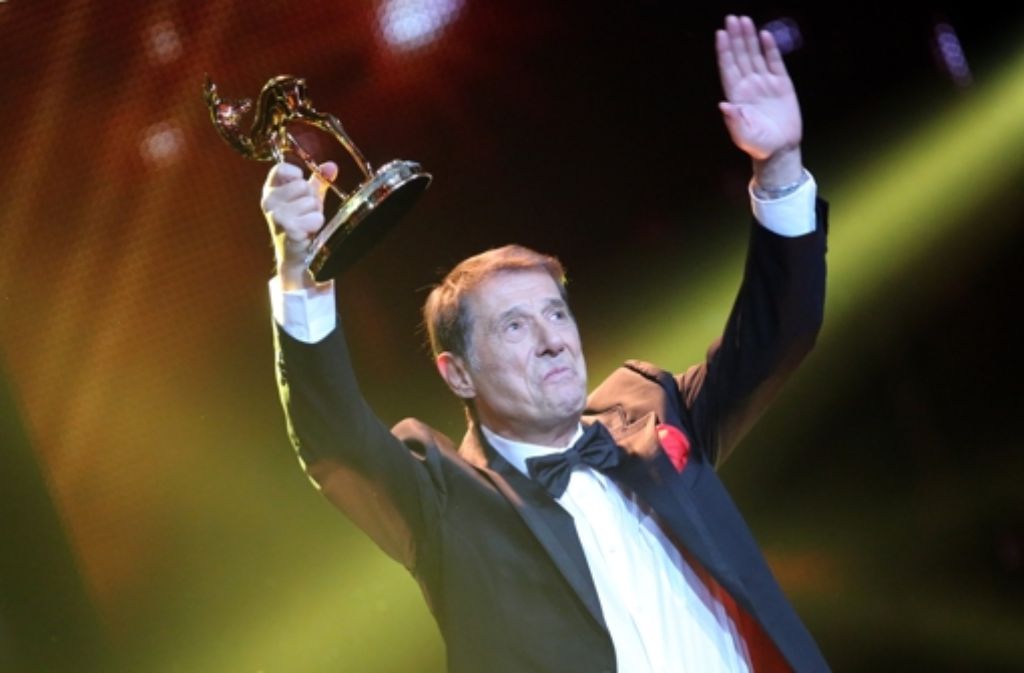 Zu Jürgens’ Auszeichnungen zählen auch diverse Bambis (hier ist die Preisverleihung im Jahr 2013 zu sehen), die Goldene Kamera, Echo, Goldene Stimmgabel oder der Deutsche Fernsehpreis.
