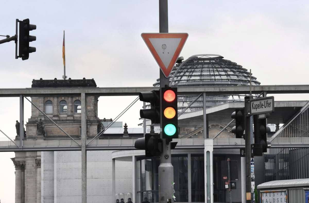 Die Ampel-Parteien haben sich in Berlin auf einen Koalitionsvertrag geeinigt. (Symbolbild) Foto: dpa/Julian Stratenschulte
