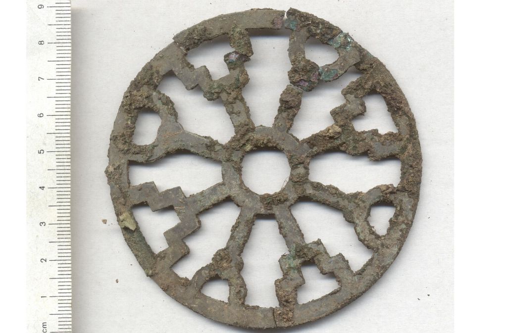 Ein Schmuckstück: Diese runde Bronzescheibe gehört zur Ausstattung der merowingerzeitlichen Frauentracht.
