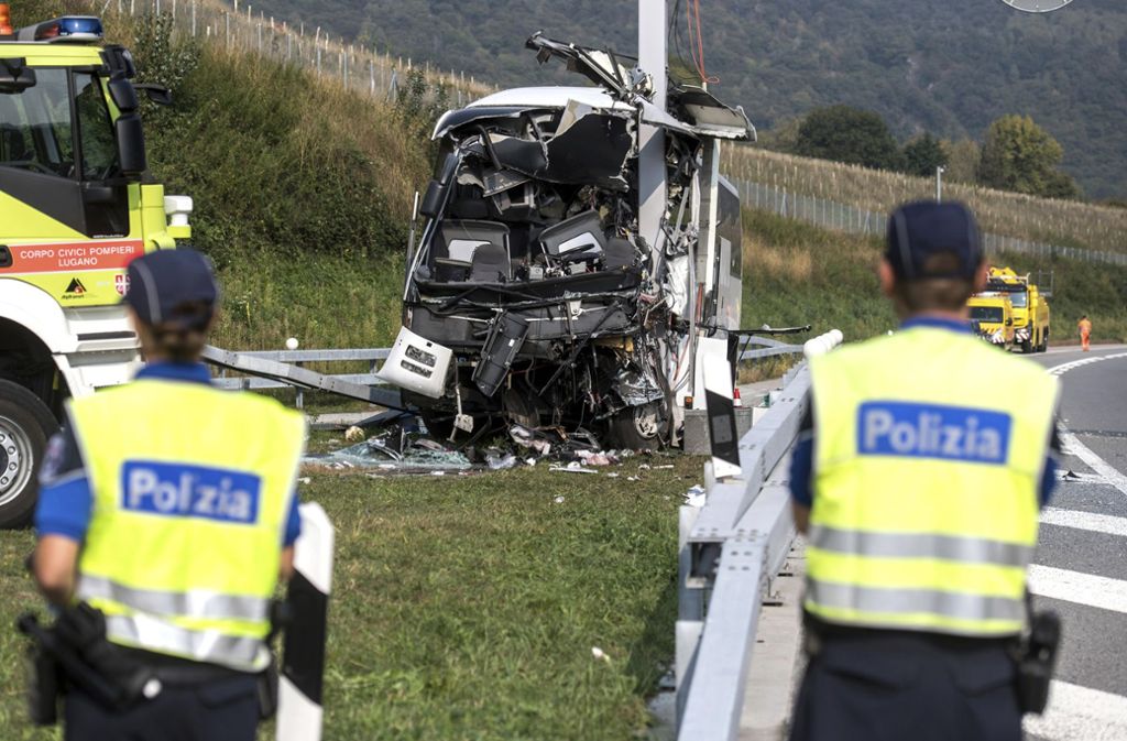 Bei dem Unfall eines Reisebusses aus Köln im Tessin ist eine Deutsche ums Leben gekommen.