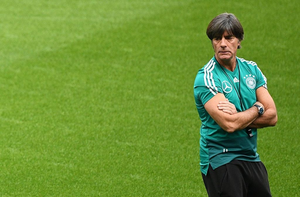 Bundestrainer Joachim Löw denkt trotz schwieriger Lage nicht ans Hinschmeißen.