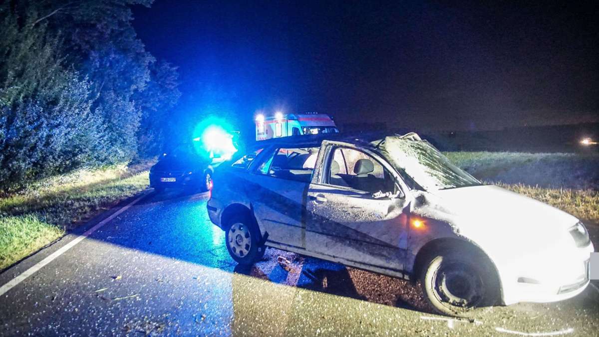 Unfall zwischen Bondorf und Herrenberg: Auto überschlägt sich - zwei Verletzte